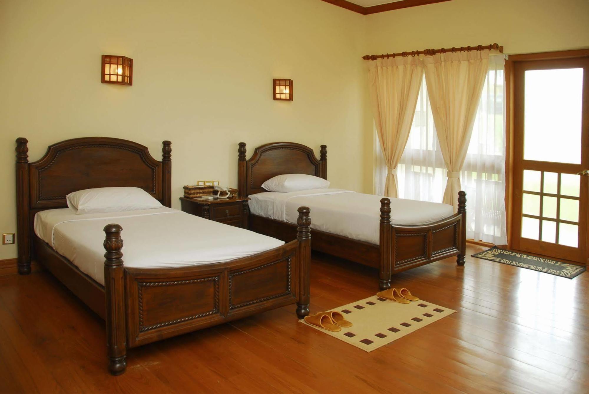 Max Nay Pyi Taw Отель Naypyidaw