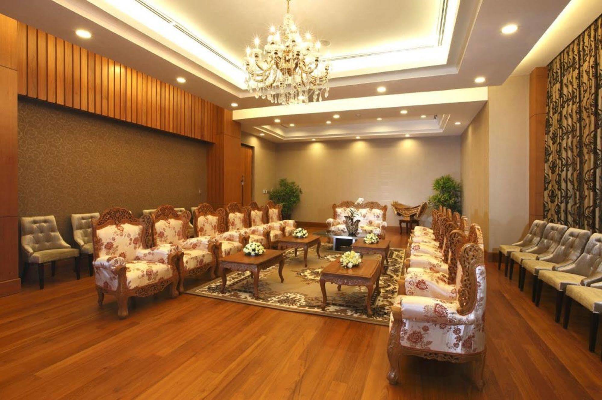 Max Nay Pyi Taw